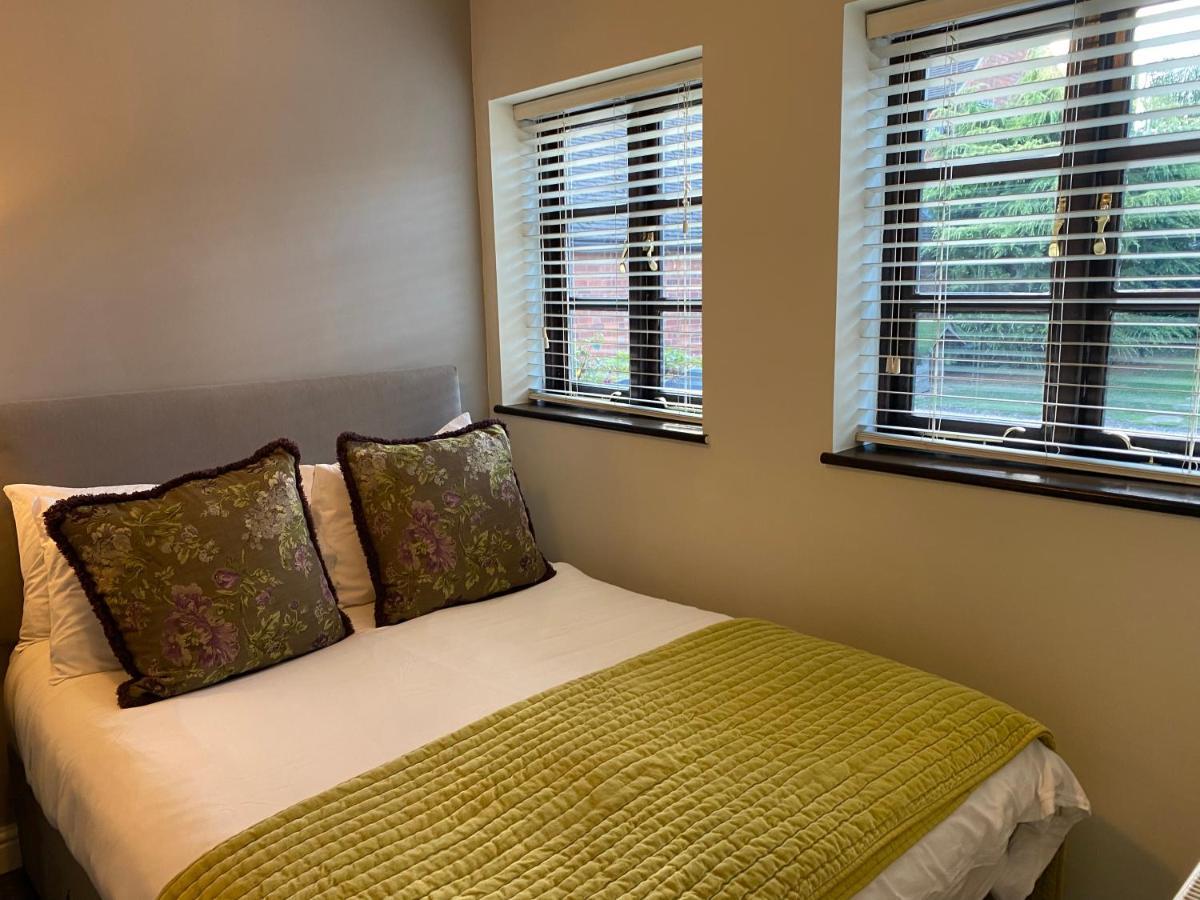 The Snug Villa Coventry Exterior photo